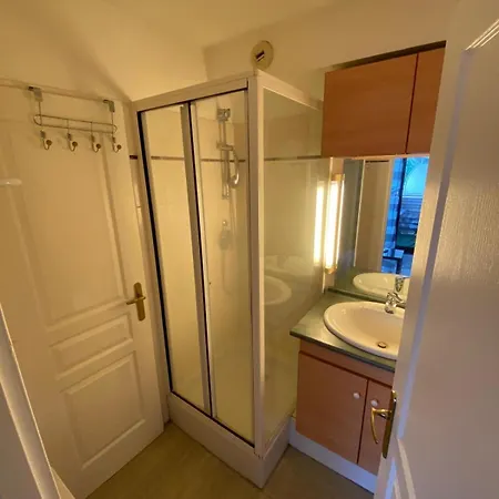 Apartment T2 Avec Parking Sous Sol Et Piscine Dans