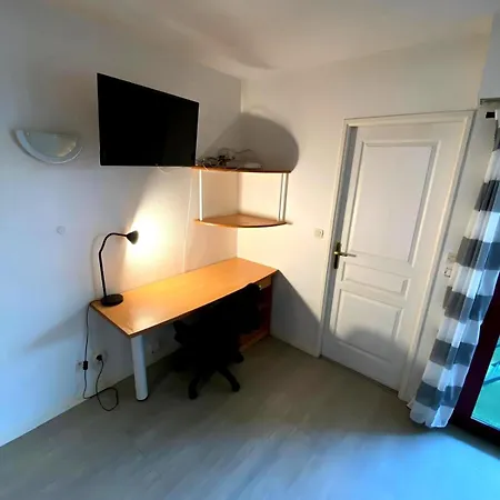 T2 Avec Parking Sous Sol Et Piscine Dans Apartman *